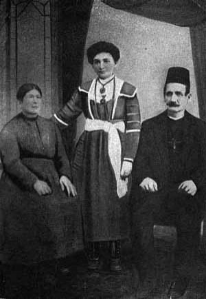 torosyan-ailesi-728x728.jpg
