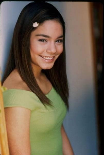 Bu Mickey Mouse Kime Çalışıyor? Büyüdükçe Seks Sembollerine Dönüşen 10 Eski Disney Yıldızı