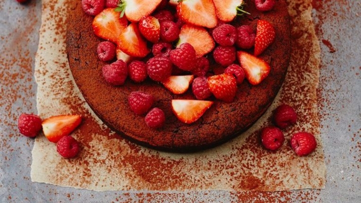 -lourless-chocolate-cake-728x410.jpg